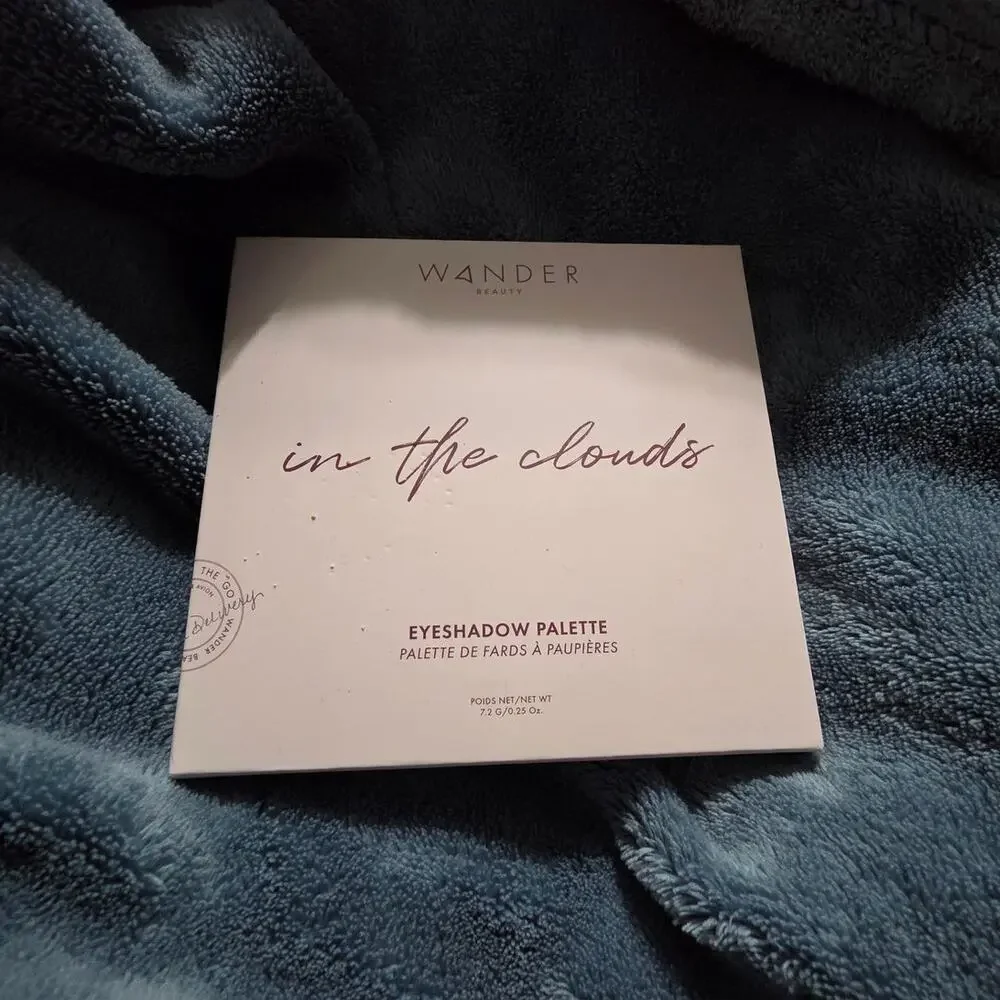 Wander Beauty in the clouds Eyeshadow Palette - NEW